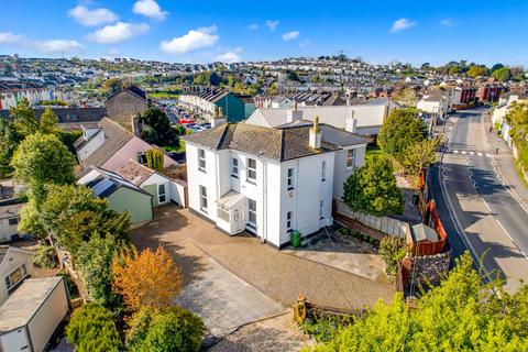 3 bedroom semi-detached house to rent, Totnes Road, Paignton