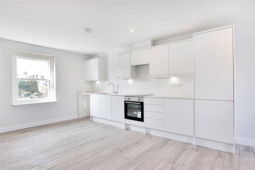 Saxon Road, Faversham, Kent, ME13 2 bed apartment £275,000