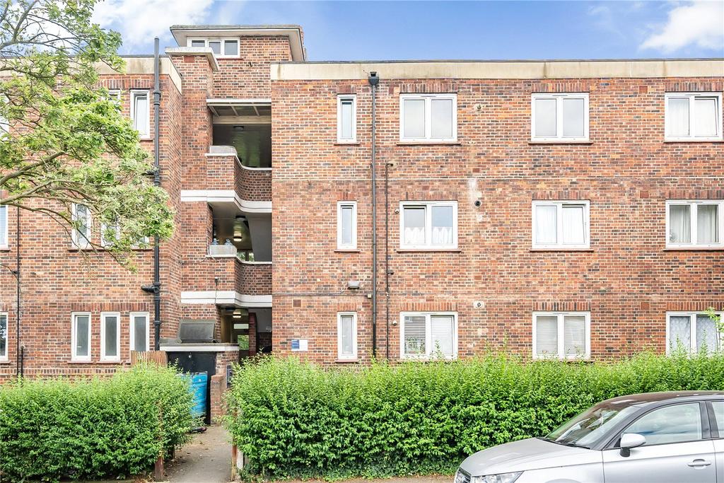 Burghill Road, London, SE26 2 bed flat for sale £325,000