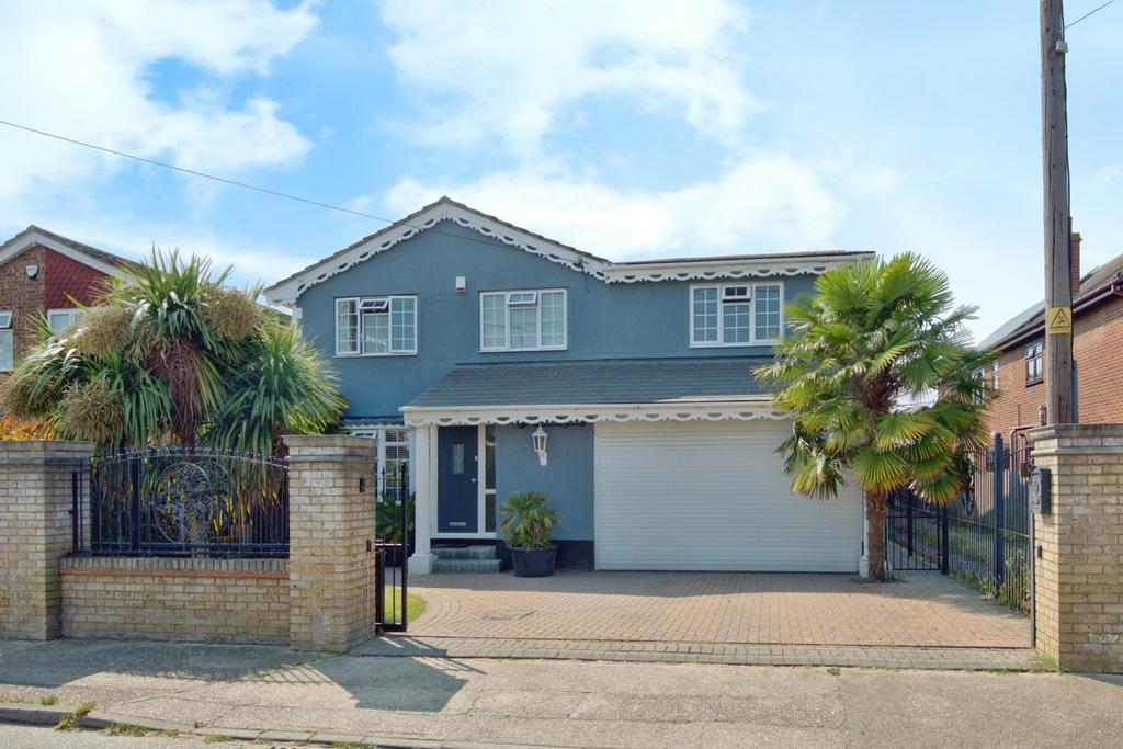 Church Parade, Canvey Island SS8 5 bed detached house for sale £600,000
