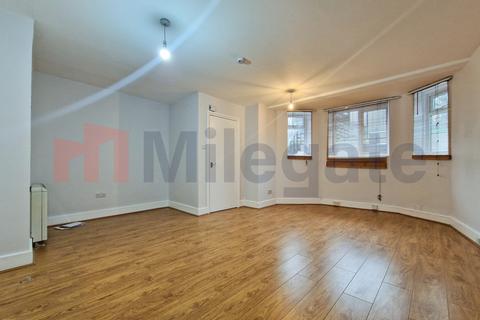 3 bedroom flat for sale, Clapham Common North Side, London SW4