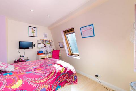 4 bedroom house to rent, Ravenslea Road, Balham, London, SW12