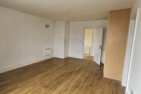 Studio to rent, 111 South Norwood Hill, London SE25