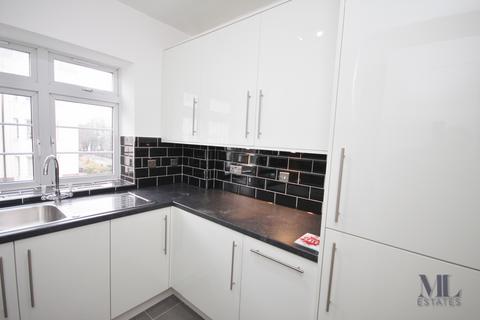 3 bedroom flat for sale, Shoot-Up Hill, London NW2