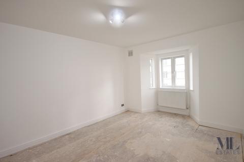 3 bedroom flat for sale, Shoot-Up Hill, London NW2