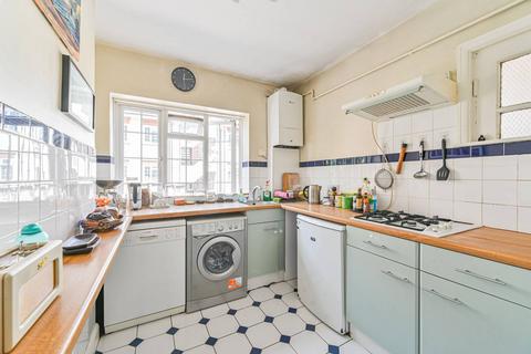2 bedroom flat to rent, Babington Court, Streatham, London, SW16