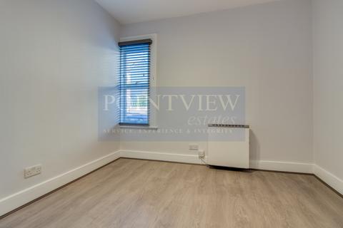 2 bedroom flat for sale, Clapham Common North Side, London SW4