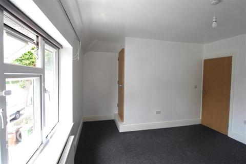 1 bedroom flat to rent, Heathway, Dagenham
