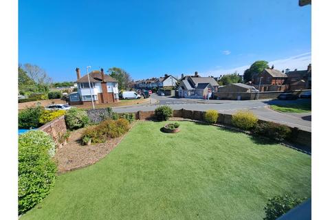 4 bedroom detached bungalow for sale, Holm Oak Gardens, Broadstairs CT10