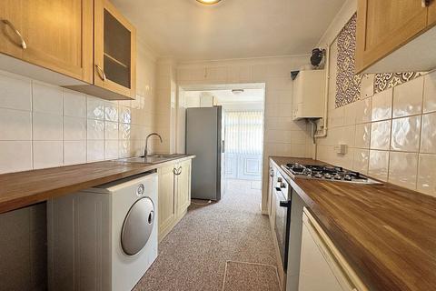 3 bedroom terraced house to rent, Seven Sisters Road, Eastbourne