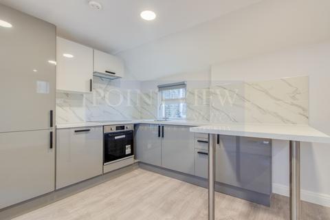 1 bedroom flat for sale, Clapham Common North Side, London SW4