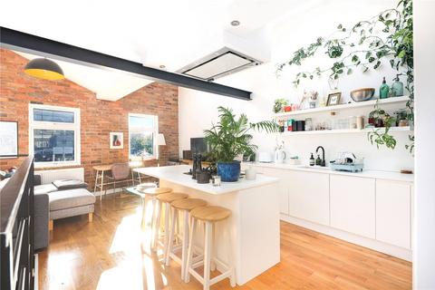 2 bedroom flat for sale, Shacklewell Lane, Dalston, London, E8