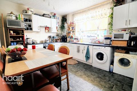 3 bedroom terraced house for sale, Senior Road, Hexthorpe, Doncaster