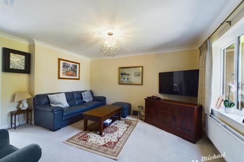 3 bedroom terraced house for sale, Wotton Path, Aylesbury, Buckinghamshire