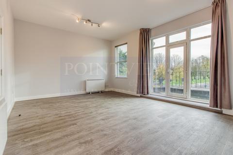 3 bedroom flat for sale, Clapham Common North Side, London SW4