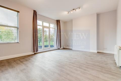 3 bedroom flat for sale, Clapham Common North Side, London SW4