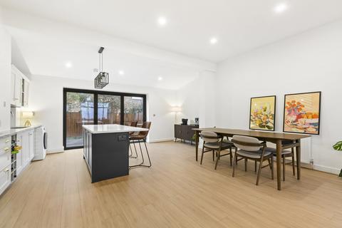 4 bedroom terraced house for sale, Crowborough Road, SW17