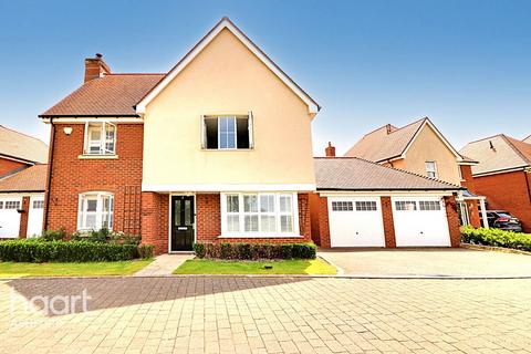 4 bedroom detached house for sale, Wren Drive, Ashford