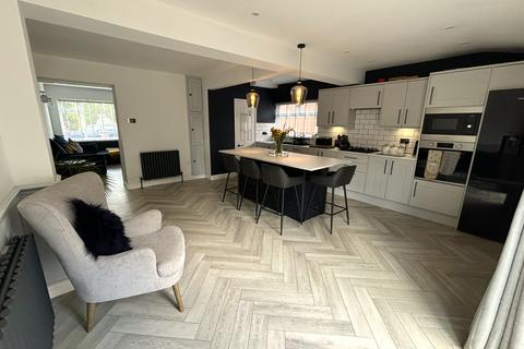 93 Dane Road, Denton, Manchester, M34 2HY