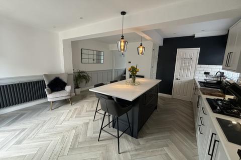 93 Dane Road, Denton, Manchester, M34 2HY