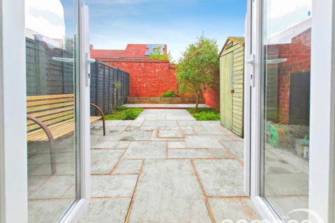 124 Sinclair Drive, Basingstoke, RG21 6AD
