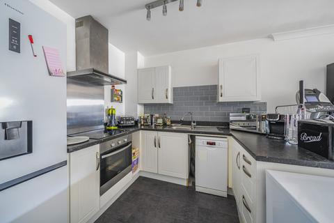 2 bedroom flat for sale, Sweetbriar Avenue, Carshalton, SM5