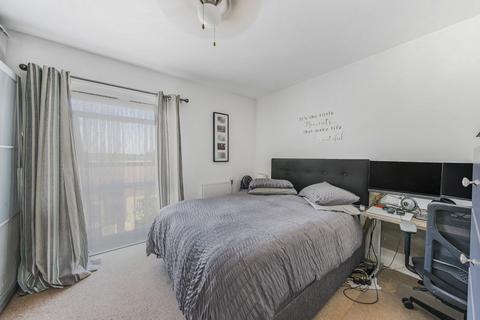 2 bedroom flat for sale, Sweetbriar Avenue, Carshalton, SM5