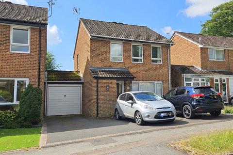 3 bedroom link detached house to rent, The Grooms, Worth, Crawley, West Sussex. RH10 7YA