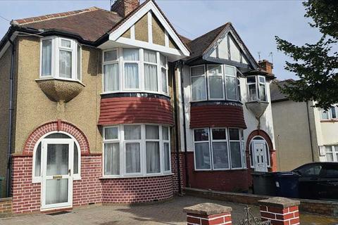 3 bedroom semi-detached house to rent, Green Lane, Edgware