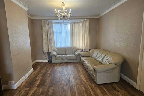 3 bedroom semi-detached house to rent, Green Lane, Edgware