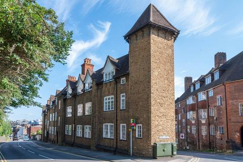 1 bedroom flat to rent, Portsmouth Road, Guildford, GU2