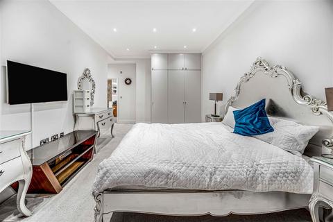 3 bedroom flat for sale, George Street, W1H
