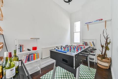 3 bedroom flat to rent, Hillreach, Woolwich, London, SE18