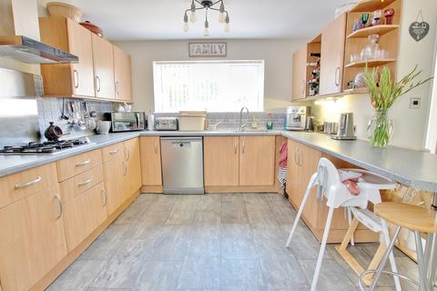3 bedroom semi-detached house for sale, Furzey Avenue, Hythe