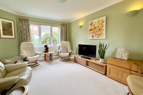 44 Treguddock Drive, Wadebridge, PL27 6BQ
