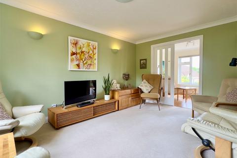 44 Treguddock Drive, Wadebridge, PL27 6BQ