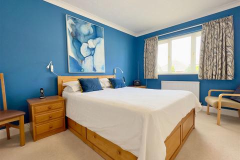 44 Treguddock Drive, Wadebridge, PL27 6BQ