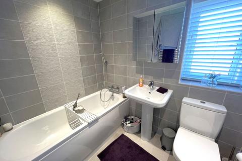 18 Cassley Crescent, Lubbesthorpe, Leicester, LE19 4BJ