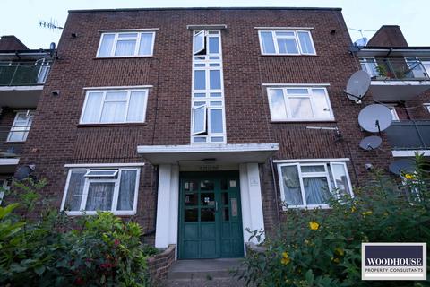 3 bedroom apartment to rent, Trafalgar Avenue, London N17