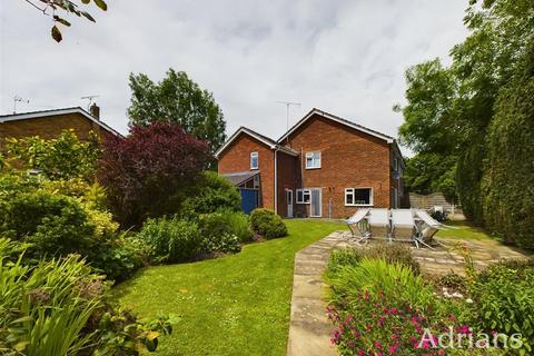 4 bedroom semi-detached house for sale, Attwoods Close, Chelmsford