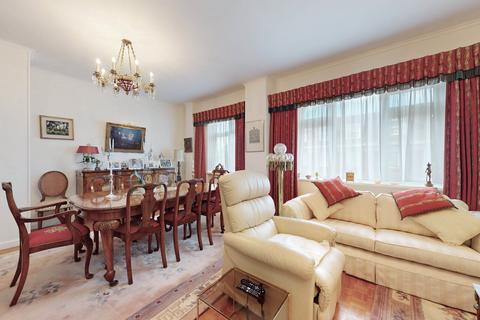 3 bedroom apartment for sale, Avenue Close, Avenue Road, St Johns Wood, London, NW8