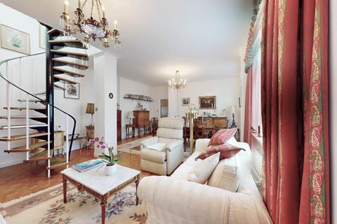 3 bedroom apartment for sale, Avenue Close, Avenue Road, St Johns Wood, London, NW8
