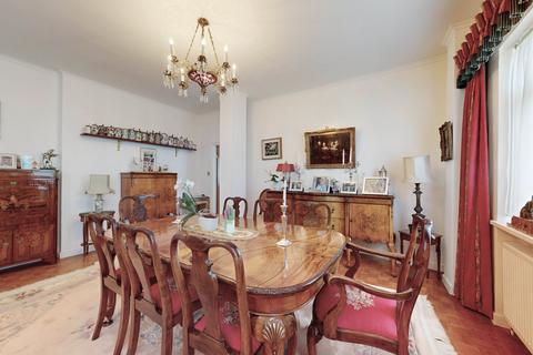 3 bedroom apartment for sale, Avenue Close, Avenue Road, St Johns Wood, London, NW8