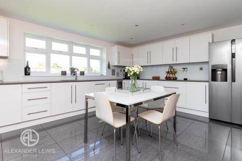 16 Rookes Close, Letchworth Garden City, SG6 2SN