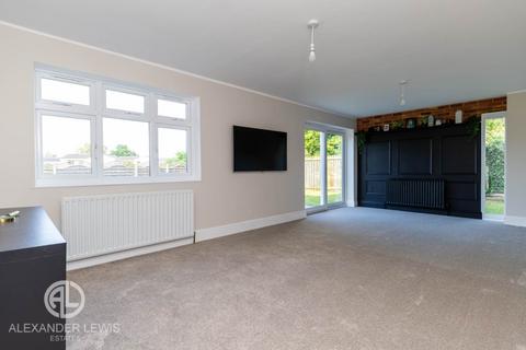 16 Rookes Close, Letchworth Garden City, SG6 2SN