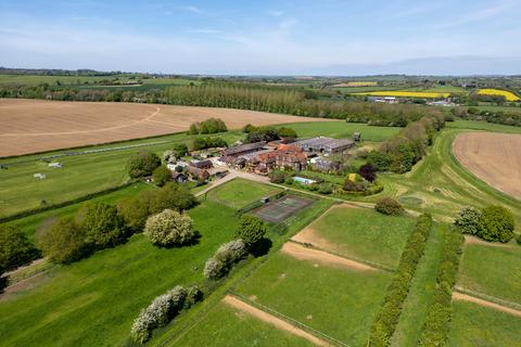 Farm for sale, Cropredy Lawn, Cropredy, Banbury, Oxfordshire, OX17