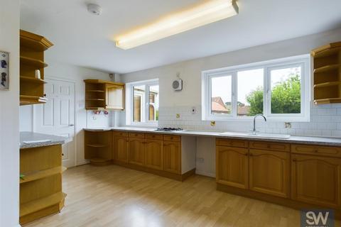 4 bedroom detached house to rent, Langbaurgh Road, Hutton Rudby