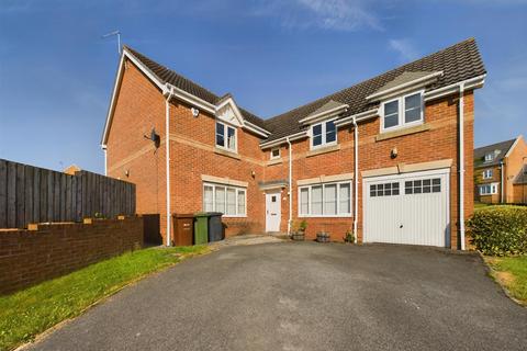 4 bedroom detached house to rent, Hill End Crescent, Leeds