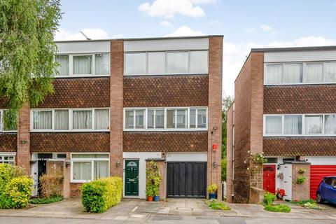 7 Repton Court, Beckenham, BR3 5EN