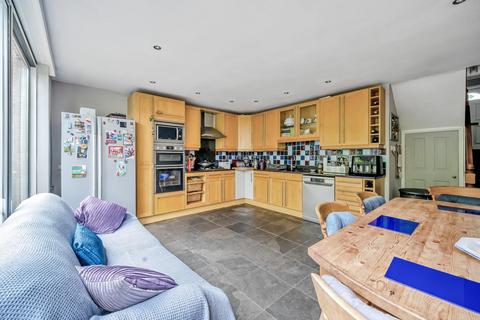 7 Repton Court, Beckenham, BR3 5EN